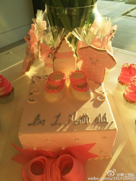 汪峰章子怡女兒滿(mǎn)月