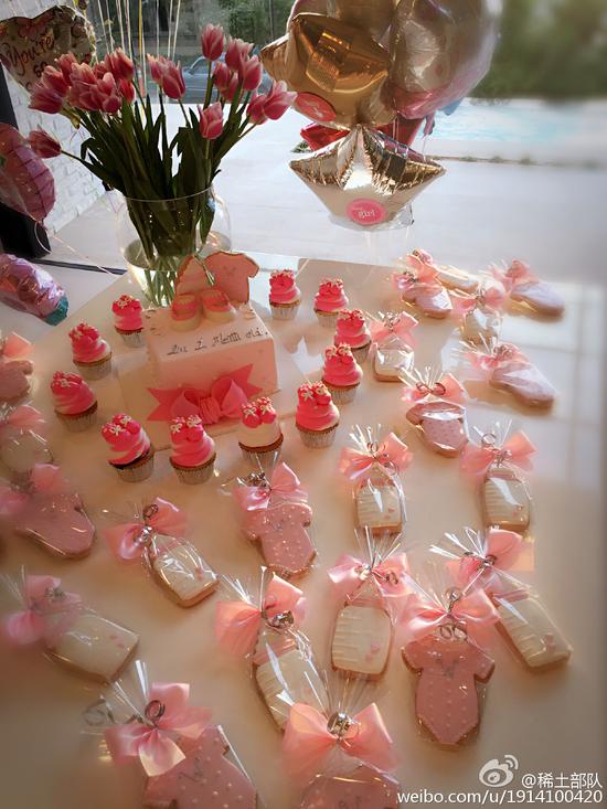 汪峰章子怡女兒滿(mǎn)月