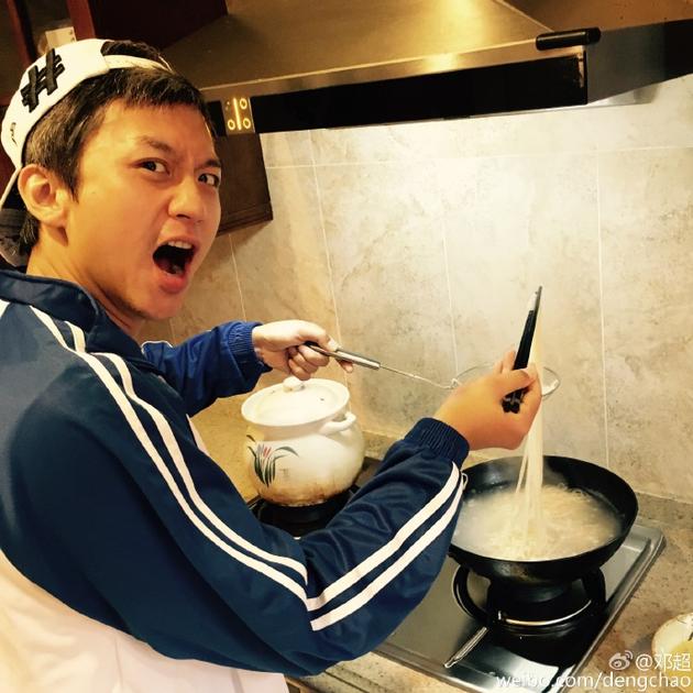 鄧超為媳婦煮長壽面慶生 鄧超為媳婦煮長壽面慶生