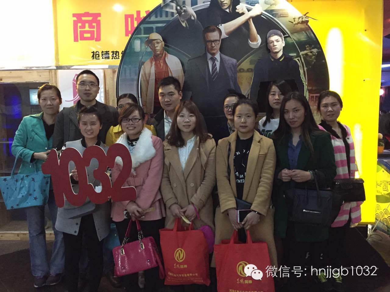 來個(gè)合影，1032的聽眾棒棒噠，個(gè)個(gè)都準(zhǔn)時(shí)到達(dá)了集合地點(diǎn)。Johnny表示很欣慰?。? complete=