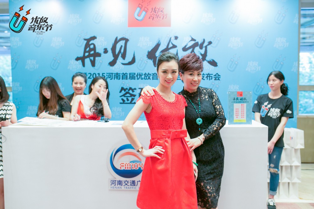 貼心的南方姐姐和美女主播小佩，海洋是不是每天都要流口水呀！