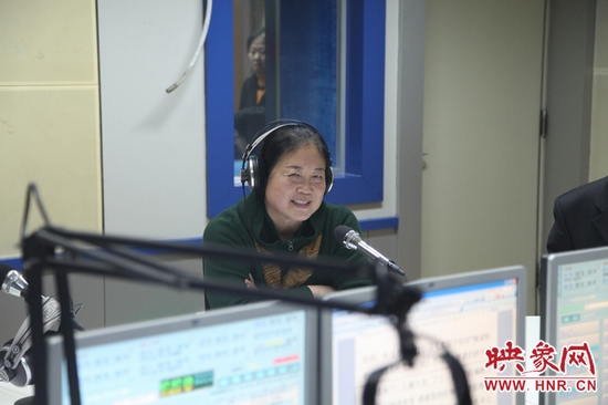河南省工商局黨組書記、局長周春艷做客信息廣播