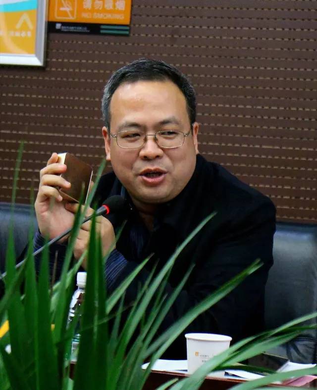 看看上面這位，就是我們1066最紅的男人——付總。
