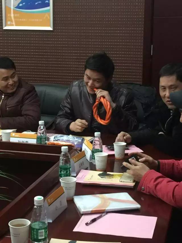 小編想問一下咬膠管的孫老師，優(yōu)質膠管的口感如何呢？