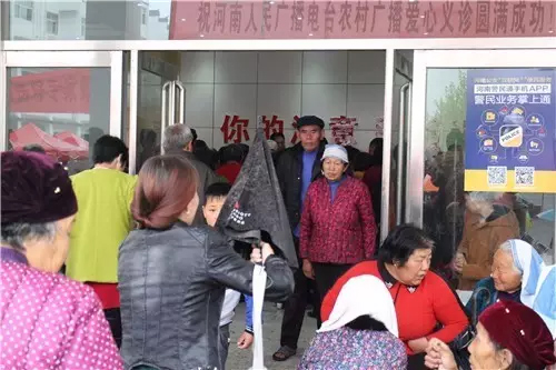 現(xiàn)場真是的人山人海，只能用太火爆三個字形容了！