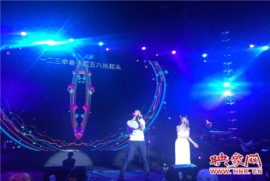丁當(dāng)現(xiàn)場分享了她的代表曲目，《猜不透》全場大合唱，歌手嚴(yán)爵充分展現(xiàn)創(chuàng)作型歌手的特點(diǎn)。