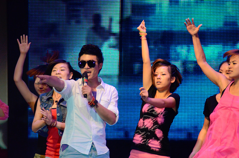 嗨！《我們一起聽歌吧》魅力881河南音樂廣播 DJ帥天 演唱曲目：《找自己》 帥呀??！