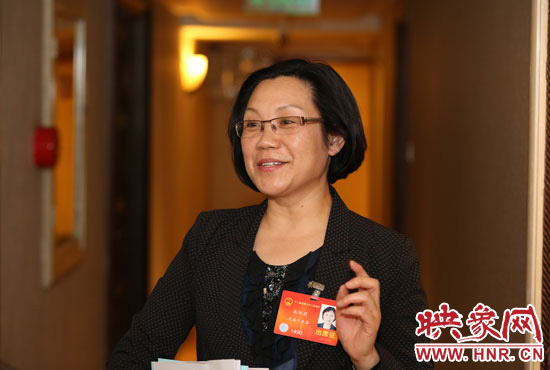 全國人大代表、商丘市實(shí)驗(yàn)小學(xué)校長(zhǎng)高阿莉做客映象網(wǎng)兩會(huì)微視。