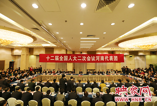 3月5日下午，第十二屆全國人代會河南代表團(tuán)召開全體會議，議論政府工作報告。