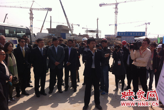 外交官參觀機場二期工程 外交官參觀機場二期工程