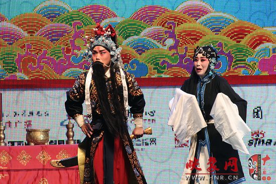 張派傳人方素珍（左）、馬瑞（右）演唱折子戲《韓琪殺廟》一折