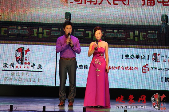 現(xiàn)場(chǎng)主持人池城、張彤
