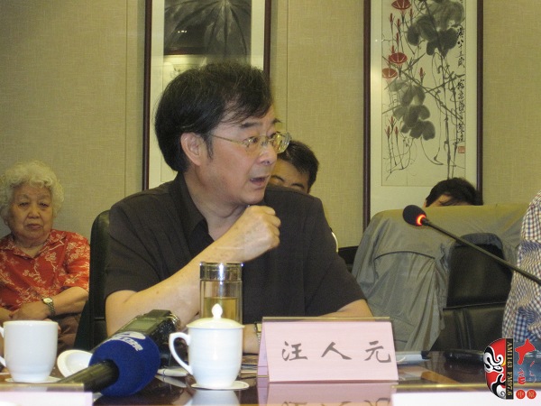 中國戲曲音樂學會副會長、江蘇省劇協(xié)主席汪人元