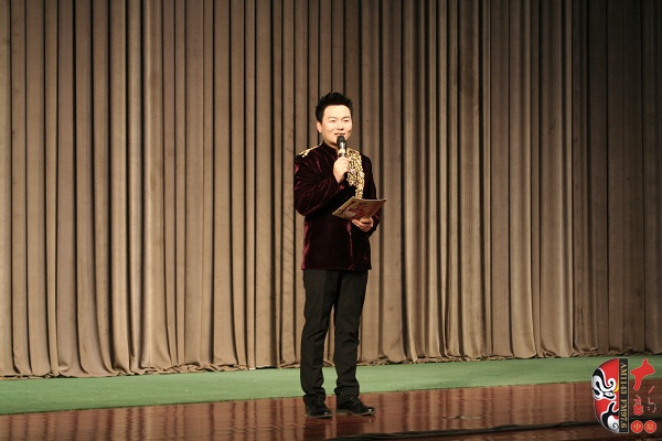 主持人：著名戲曲節(jié)目主持人、河南電臺(tái)戲曲廣播“當(dāng)家小生”月陽