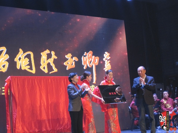 省委組織部副部長(zhǎng)、人力資源和社會(huì)保障廳廳長(zhǎng)楊盛道，省文化廳廳長(zhǎng)楊麗萍為玉卿戲曲音樂(lè)藝術(shù)研究院揭牌