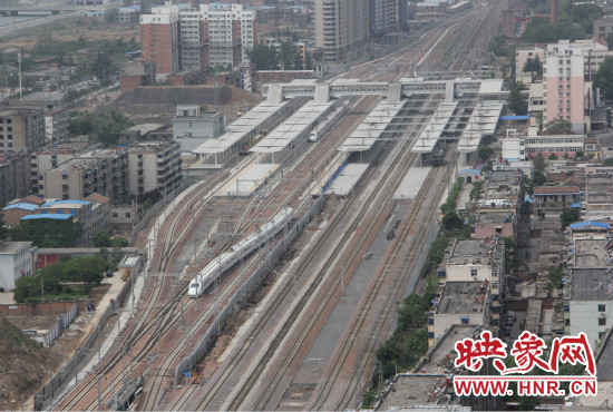 本次運(yùn)行試驗(yàn)由2列CRH2A型動(dòng)車組擔(dān)當(dāng)，計(jì)劃試驗(yàn)速度為每小時(shí)200公里。
