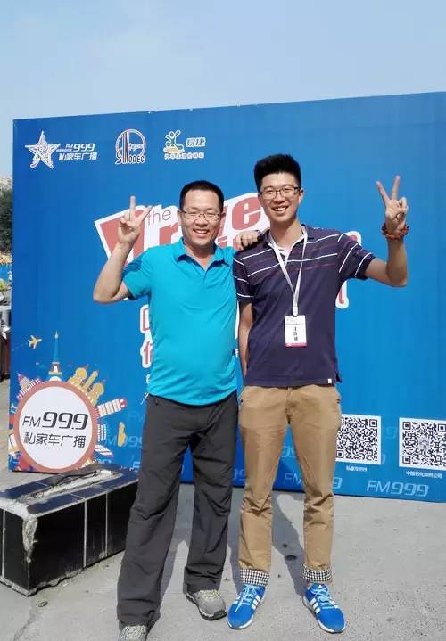 主播鄭強(qiáng)，這兩條大長(zhǎng)腿，恩…適合去學(xué)游泳