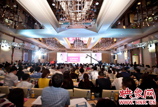 5月28日，一場(chǎng)河南企業(yè)家的盛會(huì)在鄭州舉辦，群象島2015夏季峰會(huì)以?shī)^斗者為本致敬奮斗者。