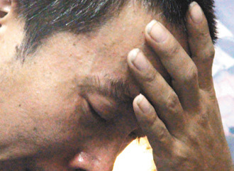 10歲方姓男童遭割喉殺害，父親淚流不止說，小兒子走了，他不知道該如何活下去。 臺灣《聯(lián)合報》