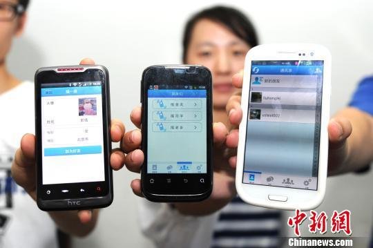 高?！笆謾C搖一搖”迎新生 在家結(jié)識未來同學