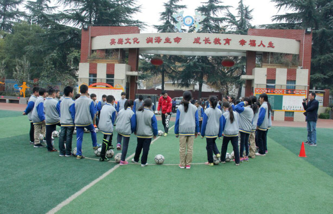 洛陽市澗西區(qū)英語學校足球課