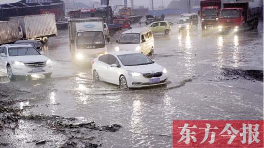 鄭州南四環(huán)柴郭轉(zhuǎn)盤南500米處的“泥坑”，