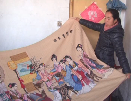 西峽縣農(nóng)家女李改月 630萬針繡出《琴棋書畫》 西峽縣農(nóng)家女李改月 630萬針繡出《琴棋書畫》