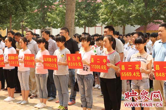 經(jīng)過一周的廣泛宣傳動員，全縣教育系統(tǒng)共捐款174113元。