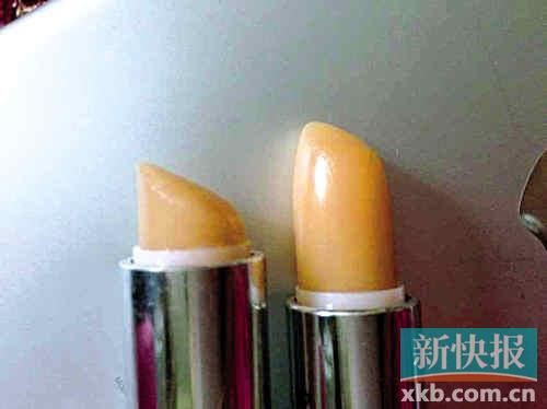 ■蘇小姐將其在專柜和聚美優(yōu)品購(gòu)買的伊麗莎白雅頓唇膏對(duì)比，產(chǎn)品包裝和唇膏顏色明顯不同。