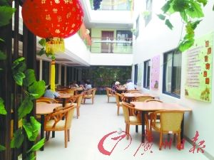 某酒店式養(yǎng)老院的開放餐廳。羅樺琳/圖