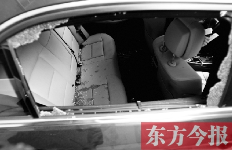 前日晚，鄭州市順河路一家屬院，一輛汽車(chē)被撬，物品被盜