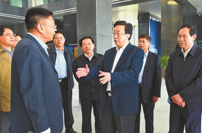 4月9日，省委書記、省人大常委會主任郭庚茂帶隊(duì)，在洛陽高新技術(shù)產(chǎn)業(yè)集聚區(qū)內(nèi)觀摩考察。