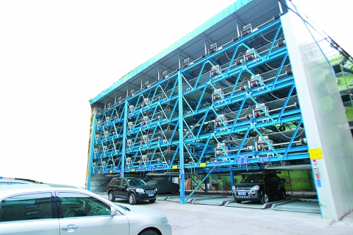 商務(wù)廳（北院）內(nèi)新建一個立體停車場，有68個停車位，但目前停車率不高。