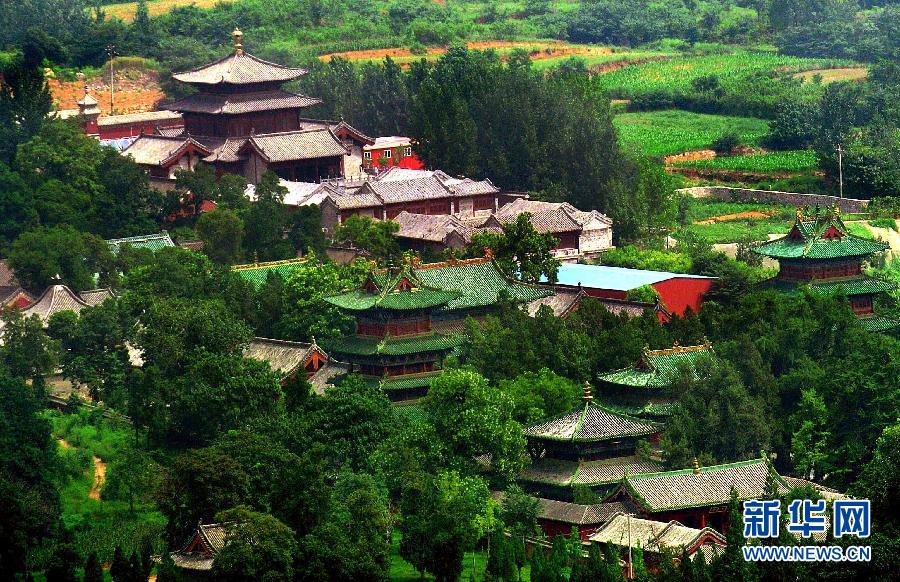　從少林寺對(duì)面的山峰上俯瞰少林寺常住院的全貌(2012年8月4日攝)。