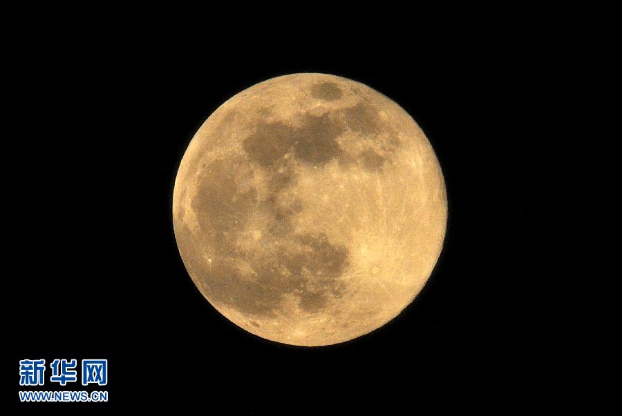 6月23日晚，云南省昆明市上空的圓月。