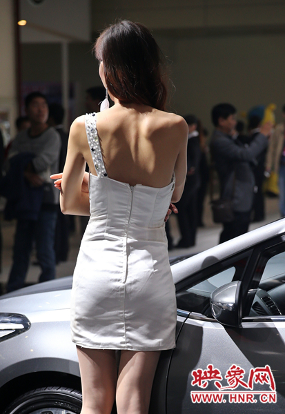 雖然進入深秋，車模依然“輕裝”上場。