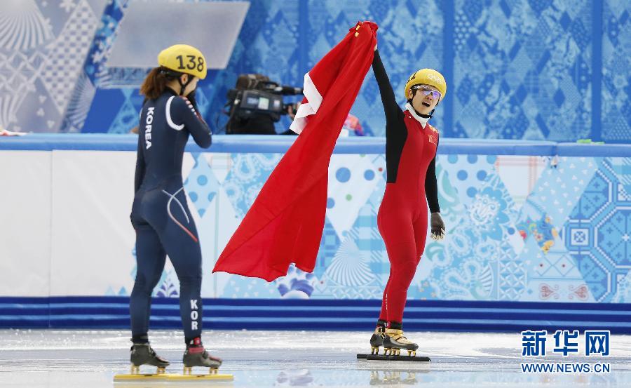 2月13日，中國選手李堅柔（右）在比賽后慶祝。