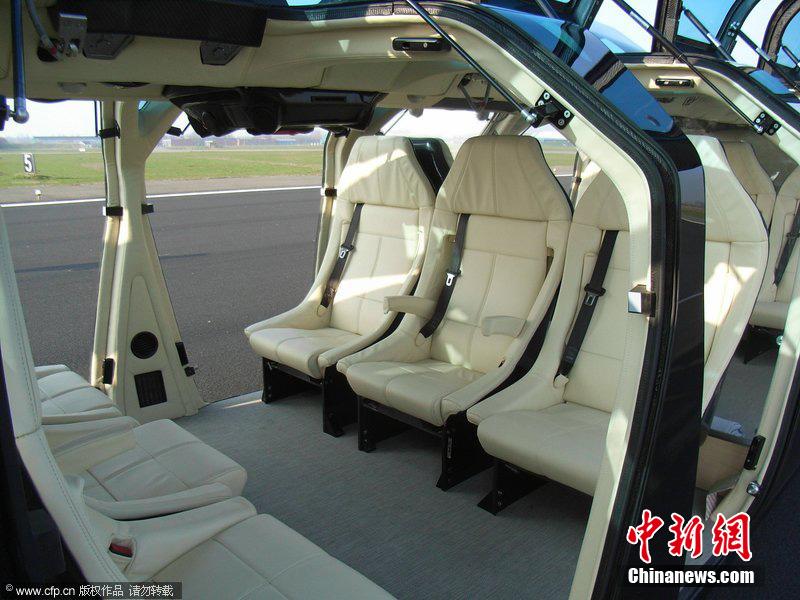 “超級巴士”在迪拜投入運(yùn)營 打造世界最豪華公交車 “超級巴士”在迪拜投入運(yùn)營 打造世界最豪華公交車