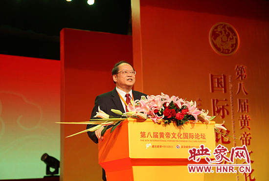 臺(tái)灣大學(xué)哲學(xué)系教授、美國(guó)耶魯大學(xué)哲學(xué)博士傅佩榮做演講