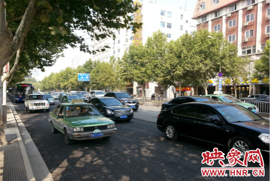 “無車日”仍有許多私家車主選擇開車上路。