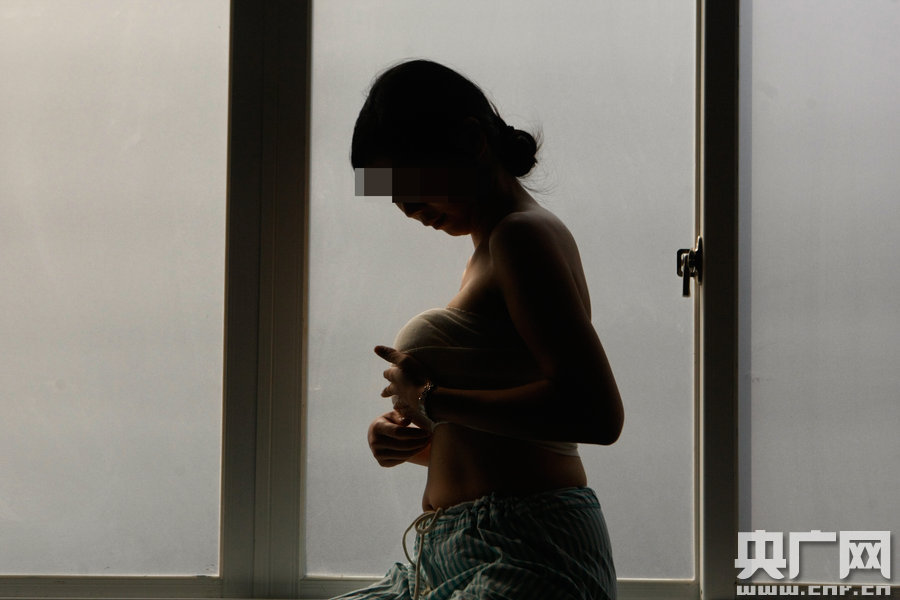 將挑戰(zhàn)國內(nèi)最大的600cc隆胸假體，誓要成為“中國最胸辣媽”。