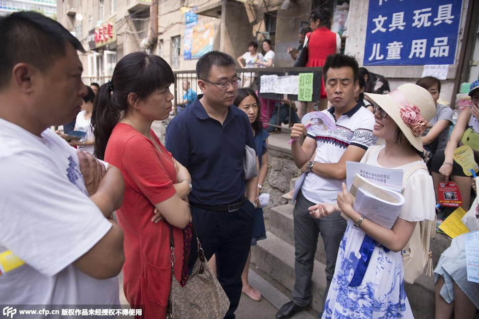 高考狀元中考考點(diǎn)賣筆記 每套百元家長(zhǎng)爭(zhēng)買