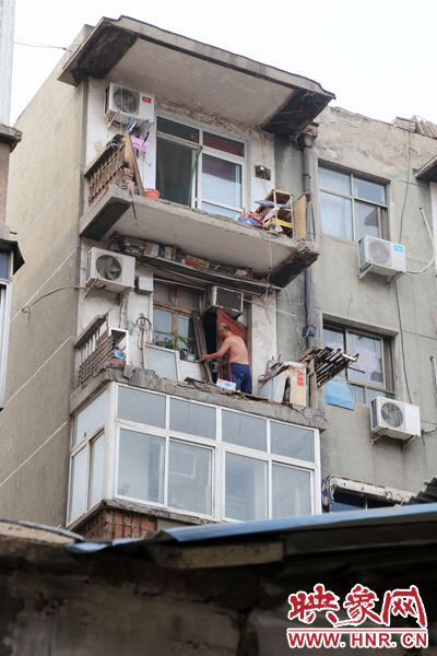 據(jù)了解，該棟房屋建造于1986年，距今已經(jīng)30年。