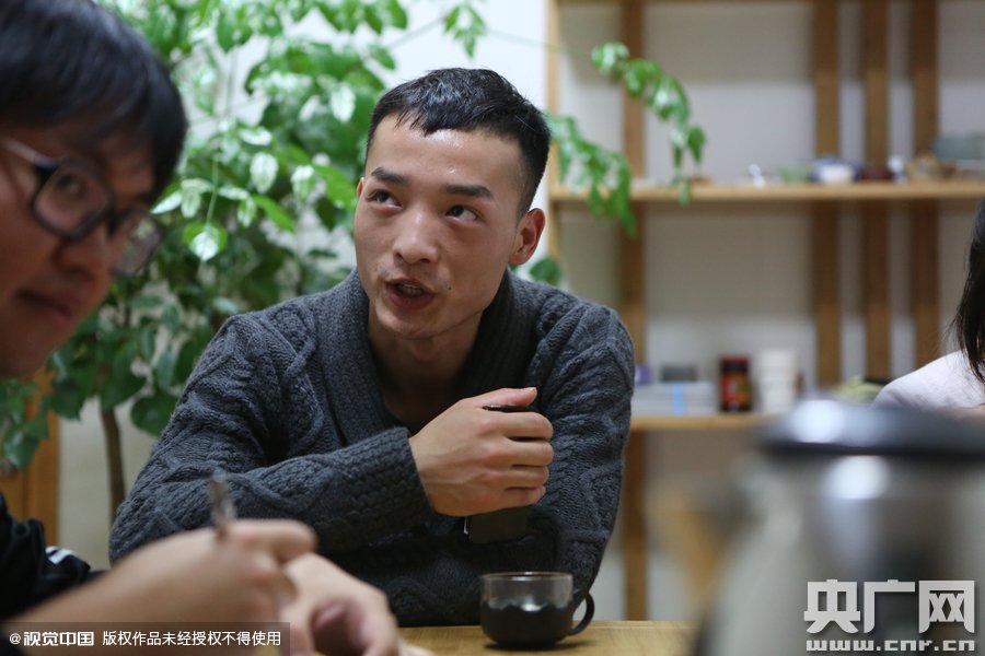 網(wǎng)絡(luò)紅人葉良辰現(xiàn)身浙江臺州，接受記者的專訪。