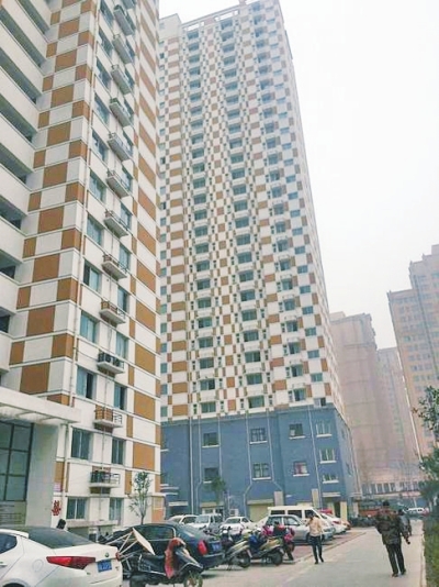 鄭州中基都市春天小區(qū)的公租房一直在閑置,樓下門面房已營(yíng)業(yè)很長(zhǎng)時(shí)間。