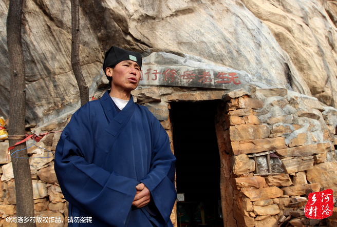在這個(gè)山洞住多久，他沒有時(shí)間表，他說(shuō)要看自己的內(nèi)心，修行夠了就離開，如果需要繼續(xù)修行，就從這里“安老病死