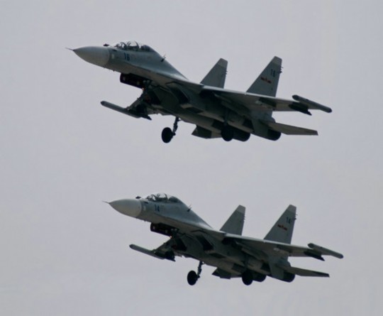 資料圖：解放軍蘇-30戰(zhàn)機編隊飛行。