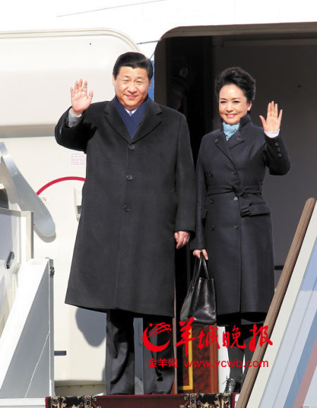 國家主席習近平首次出訪俄羅斯，夫人彭麗媛陪同。