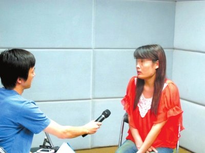 醫(yī)藥代表王慧在接受媒體采訪。記者 袁國禮/攝