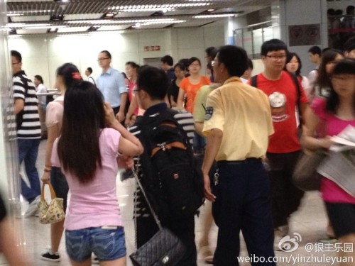 7月22日早上，上海地鐵6號線浦電路站，一男一女發(fā)生激烈口角，女子“指證”男子系“色狼”。